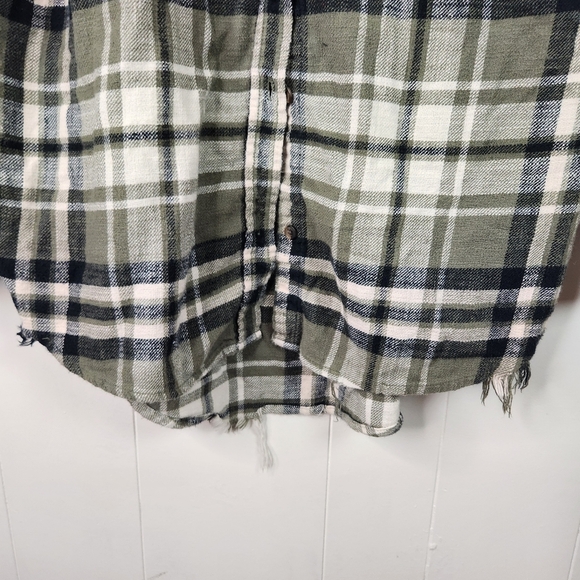 American Eagle AEO Green Plaid Boyfriend Flannel Long Sleeve Button Down Shirt - Picture 3 of 8